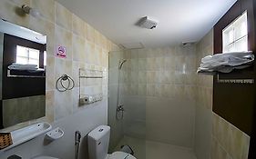 Khách sạn A25 14 Phó Đức Chính